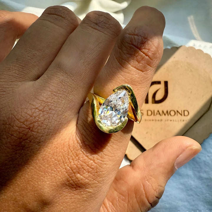 Yellow gold diamond ring