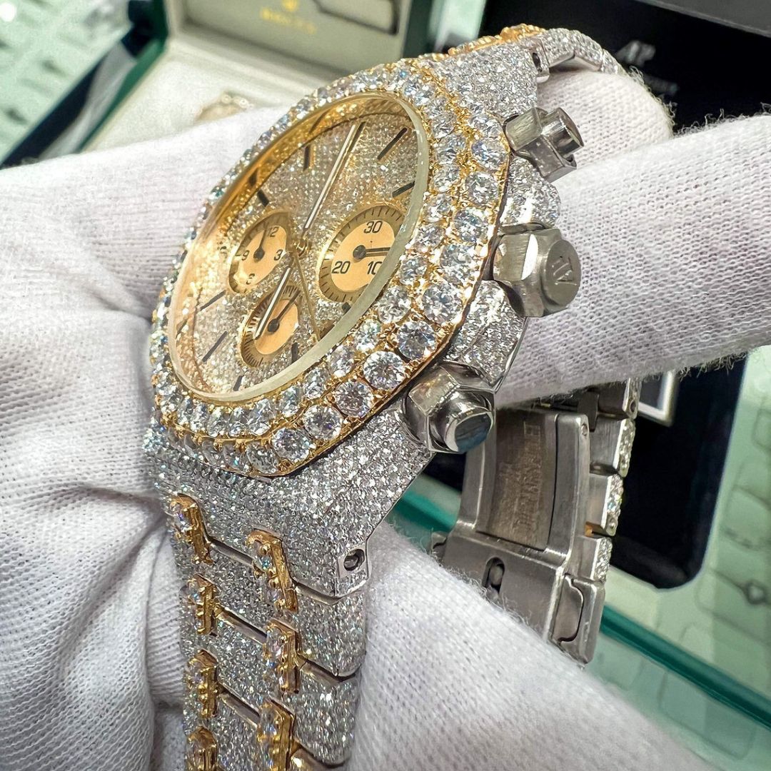 Moissanite 43.94 CT Round Cut Diamond Avant Garde Watch