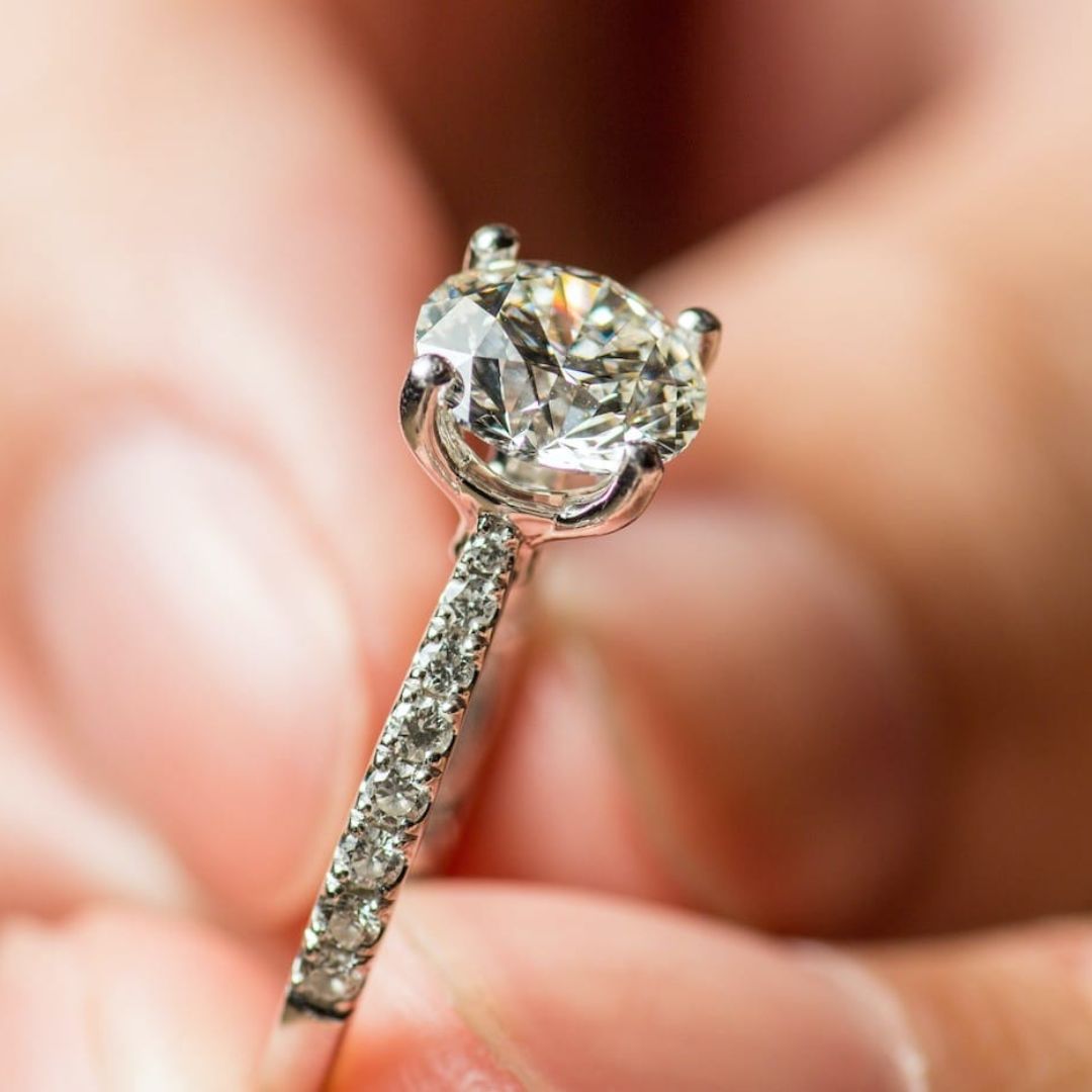 How To Create Your Engagement Ring Online With Less Diamond