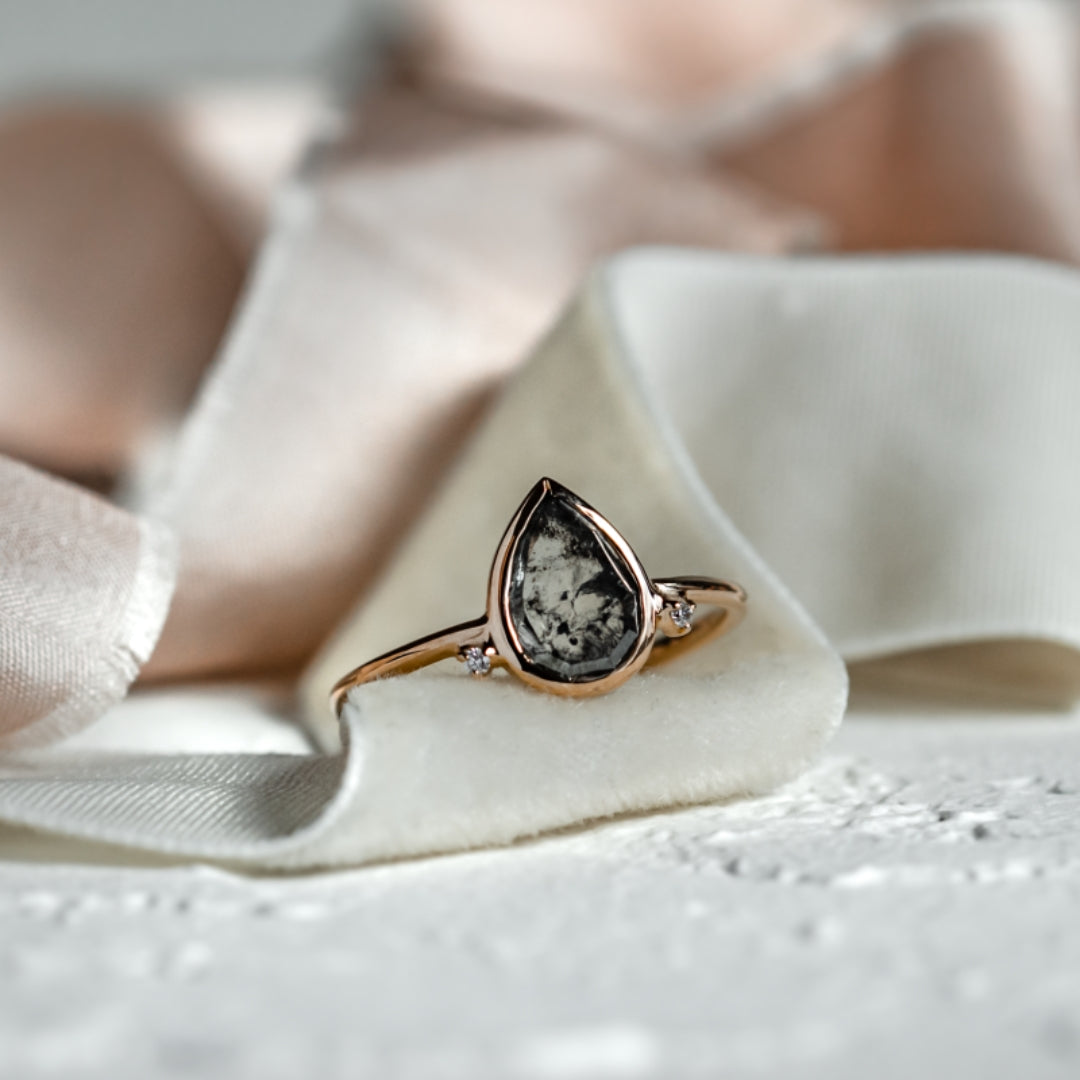 Salt and Pepper Diamonds in Modern Wedding Jewelry Trends