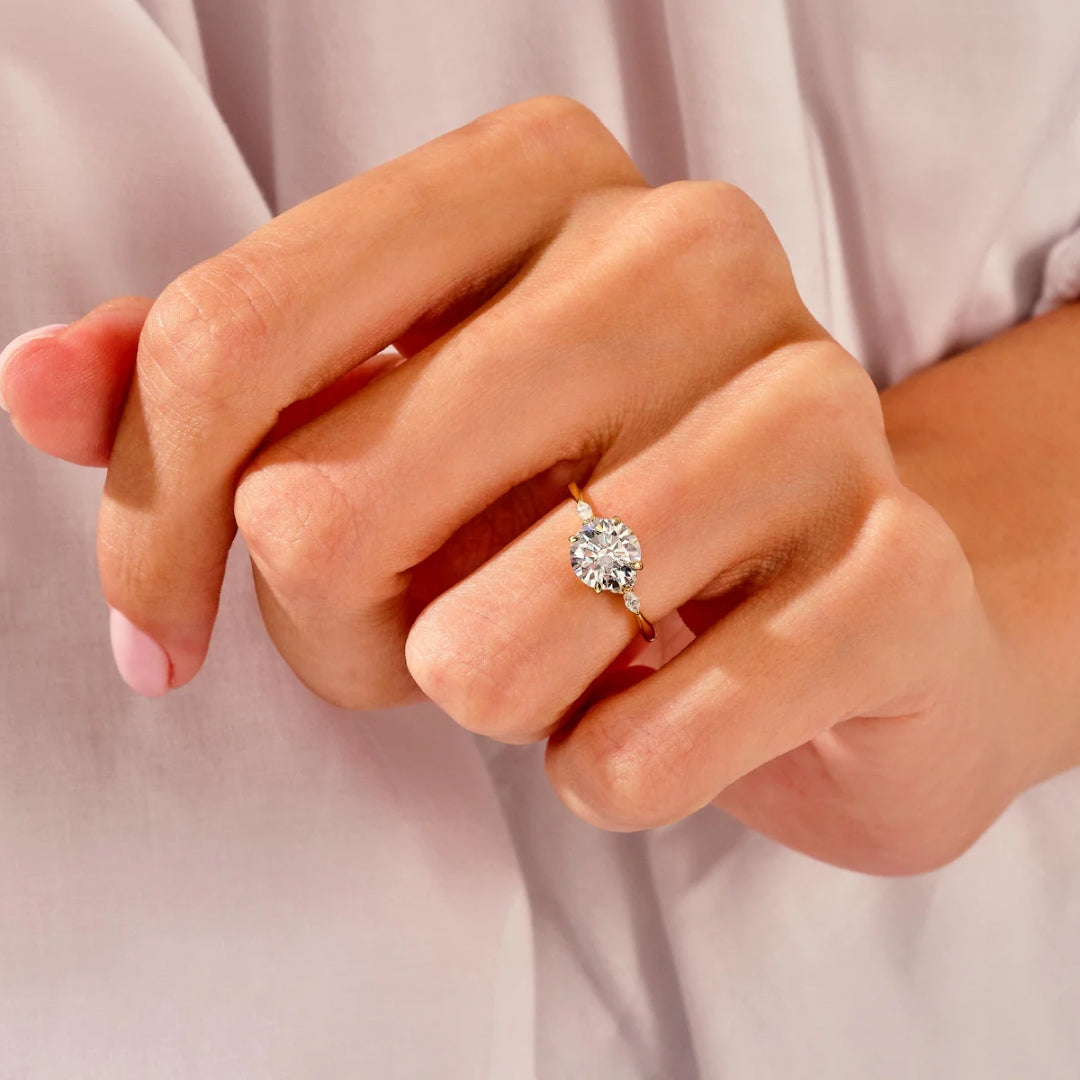 The Benefits of Choosing Moissanite for Your Wedding Jewelry