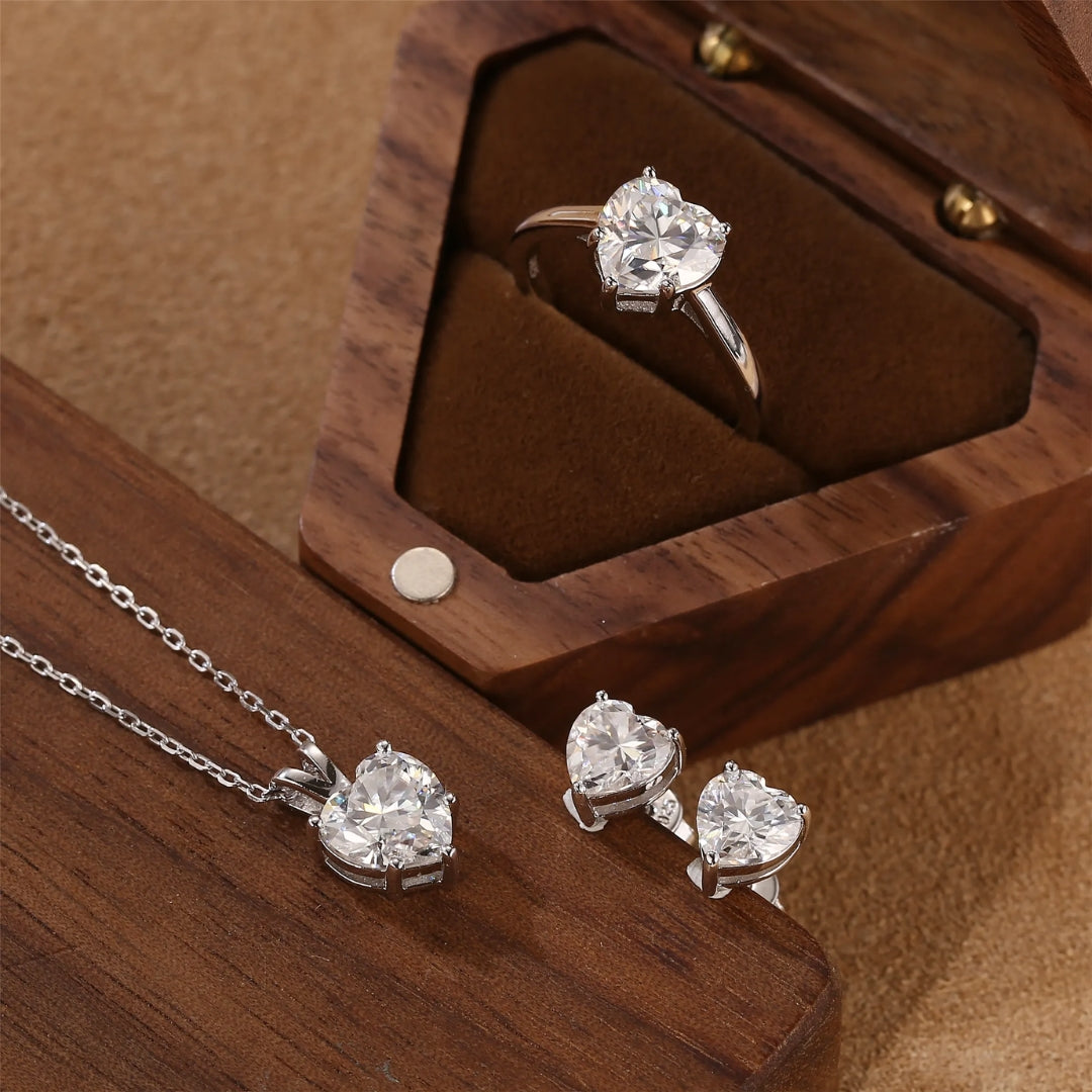 The Best Diamond Jewelry For An Exquisite Winter Wonderland Wedding