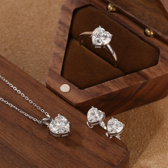The Best Diamond Jewelry For An Exquisite Winter Wonderland Wedding