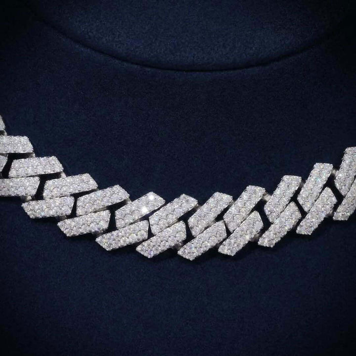 10mm Round Moissanite Cuban Chain in 14K White Gold Detailed Link View