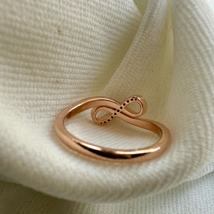 Round Cut Moissanite Diamond Infinity Style Wedding Band