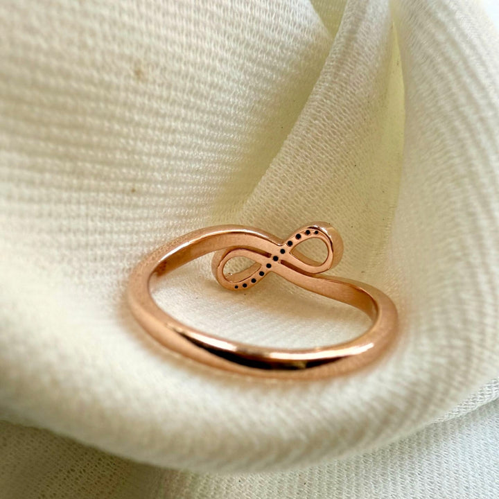 Round Cut Moissanite Diamond Infinity Style Wedding Band