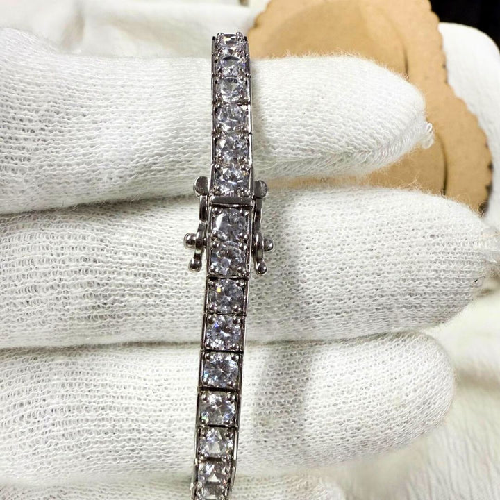 Round Diamond Bracelet of Eternal Glow