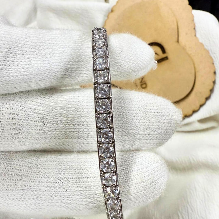 Round Diamond Bracelet of Eternal Glow