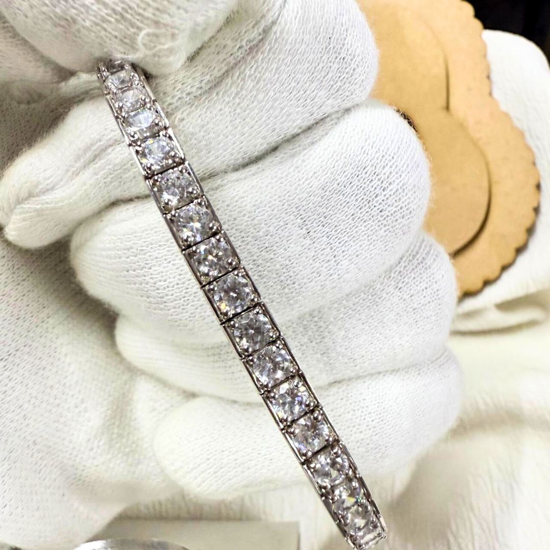 Round Diamond Bracelet of Eternal Glow