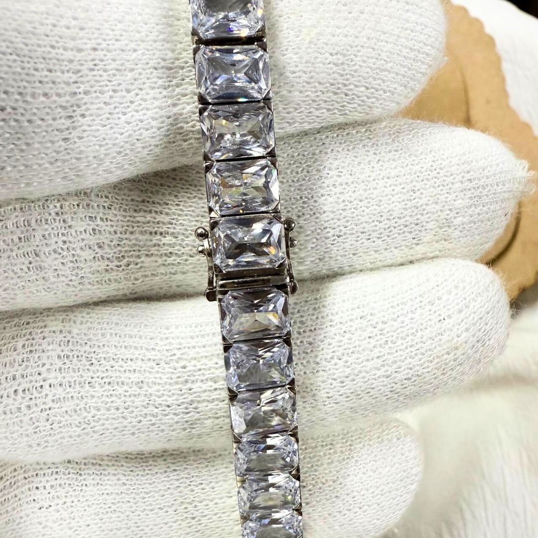Bold Radiant Diamond Bracelet for Modern Women