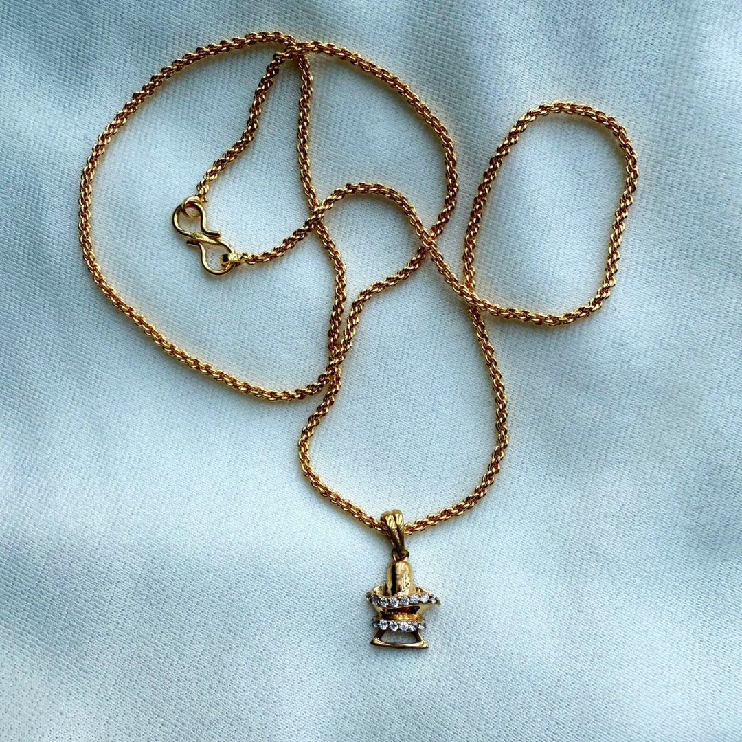 Yellow Gold Shivling Charm Chain Pendant