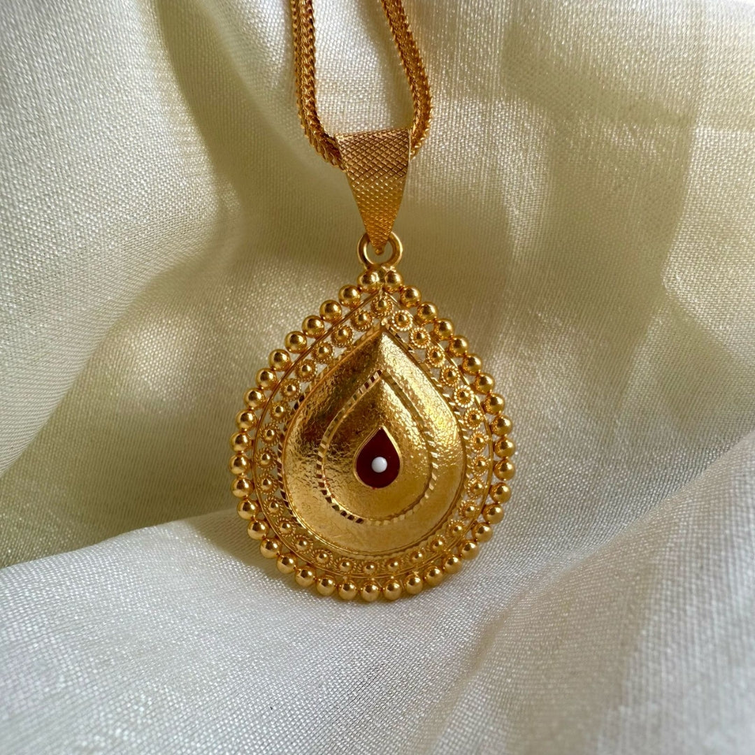 Glided Glimmer Gold Necklace