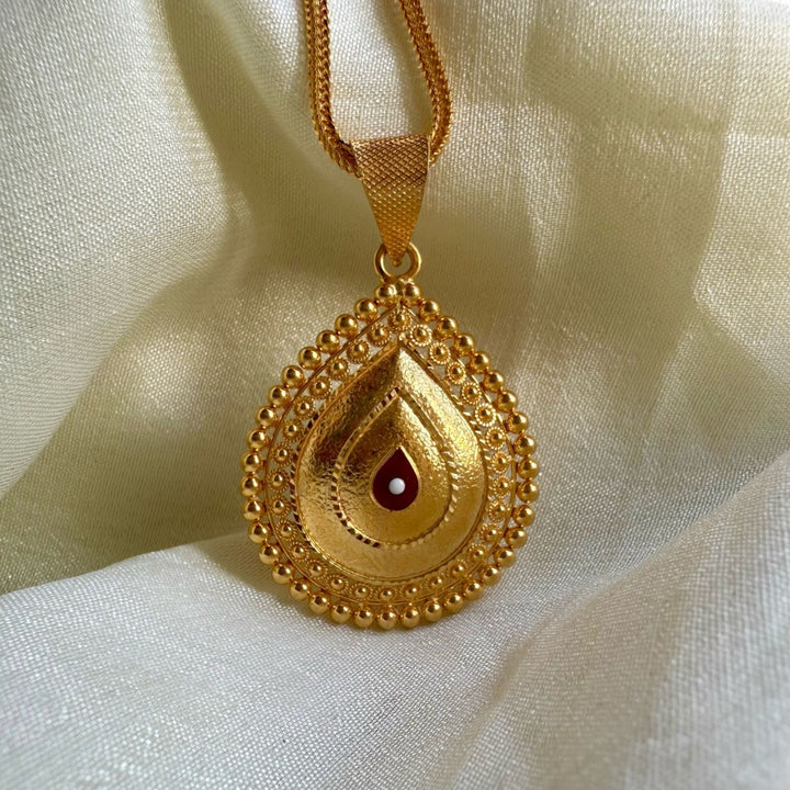 Glided Glimmer Gold Necklace