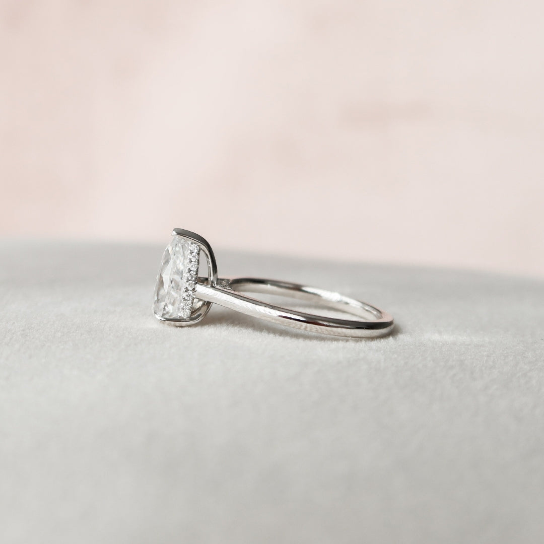 Moissanite 1.50 CT Pear Cut Diamond Minimalist Anniversary Ring