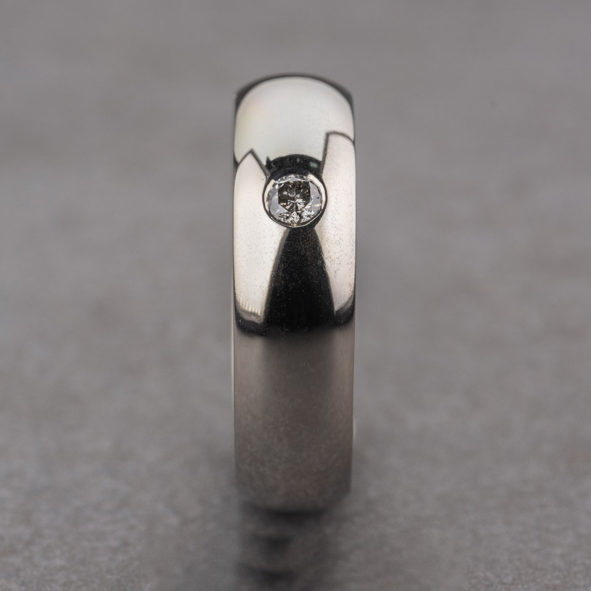 Natural Salt and Paper 0.50 CT Round Diamond Mid-Century Band